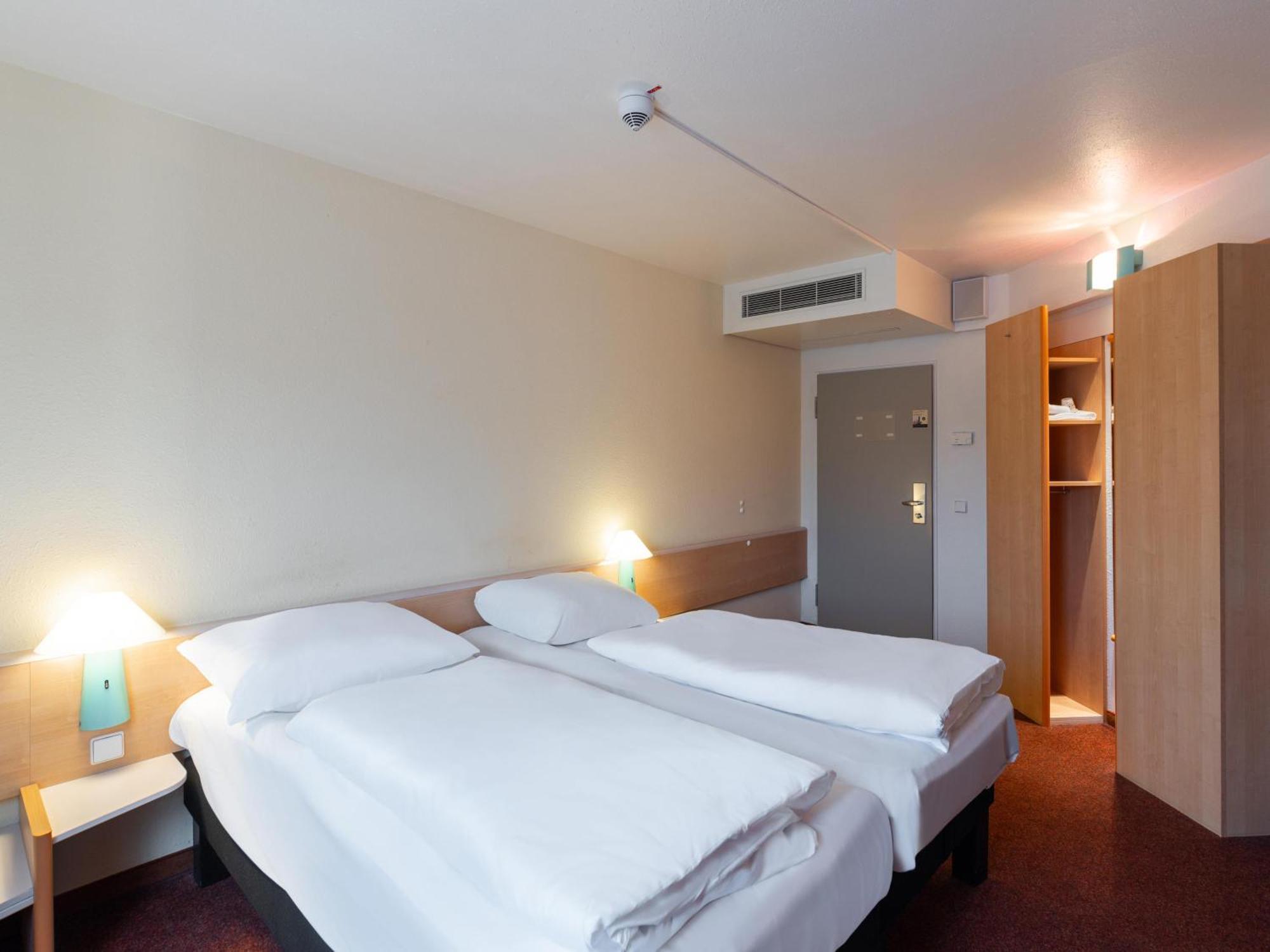 B&B Hotel Wuppertal-City Exterior photo