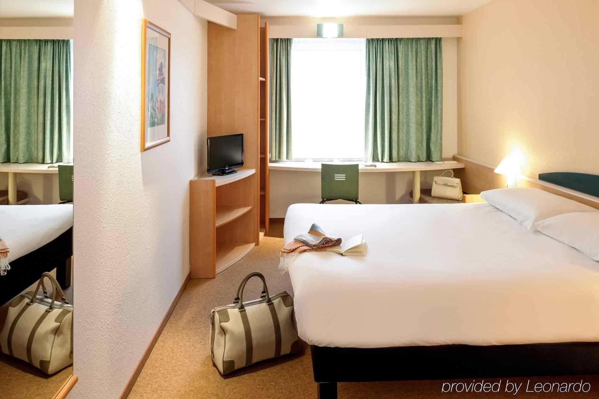 B&B Hotel Wuppertal-City Exterior photo